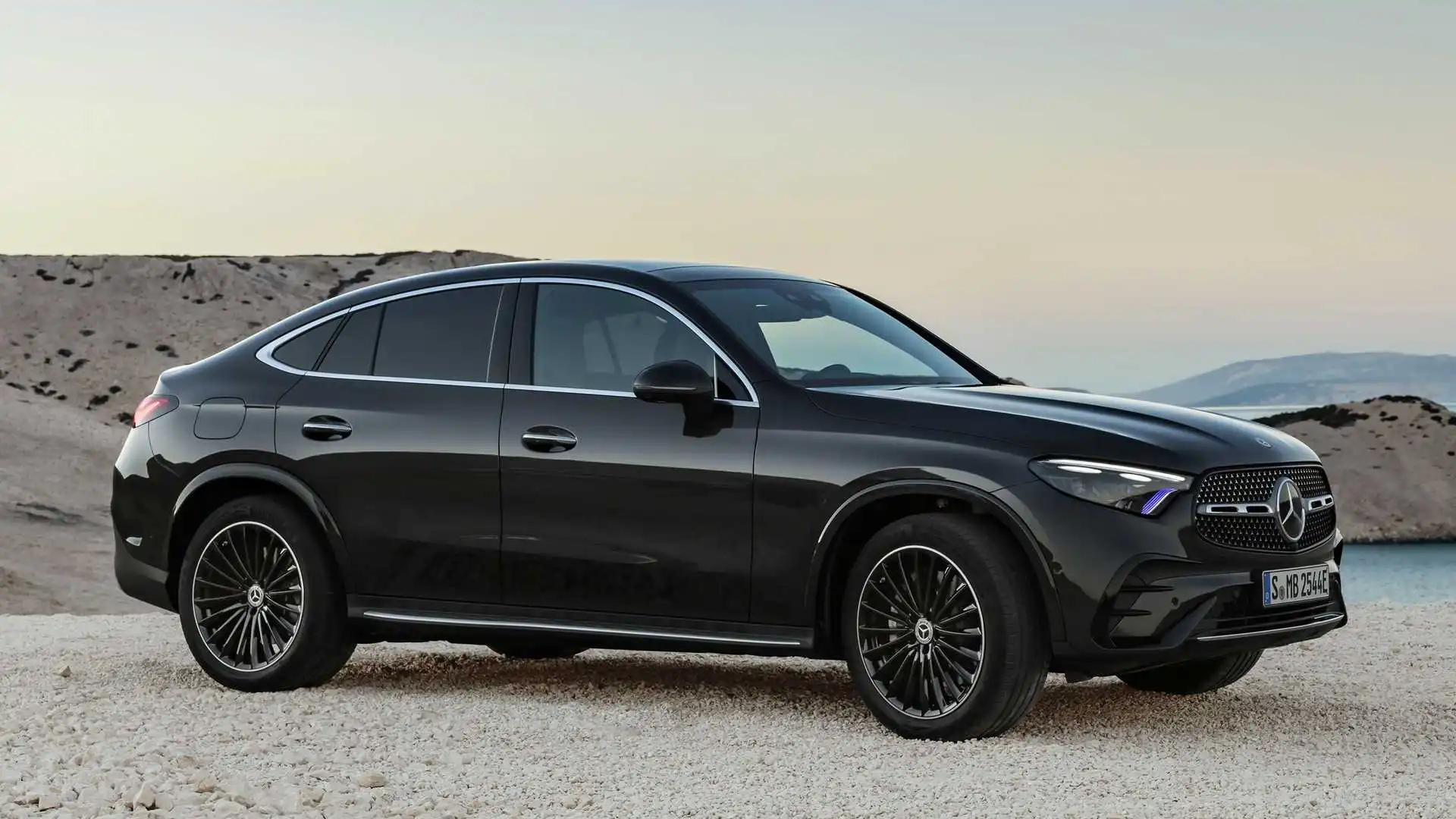 Mercedes-Benz GLC Coupe 2024 debutează în versiunea 300 4Matic Mild Hybrid