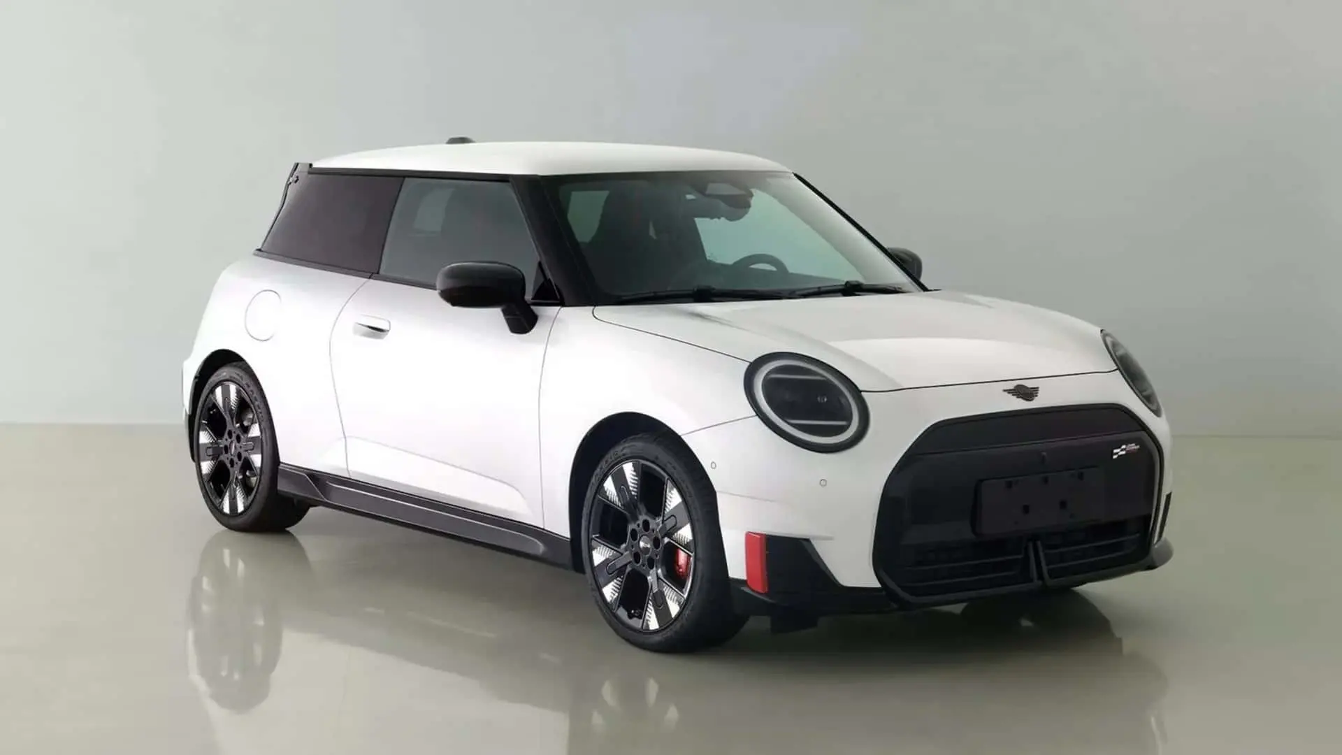 Noul MINI John Cooper Works E dezvăluită online înaintea lansării oficiale