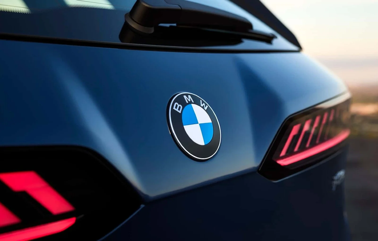 Noua siglă de pe iX3 va fi implementată pe toate modelele începând cu februarie