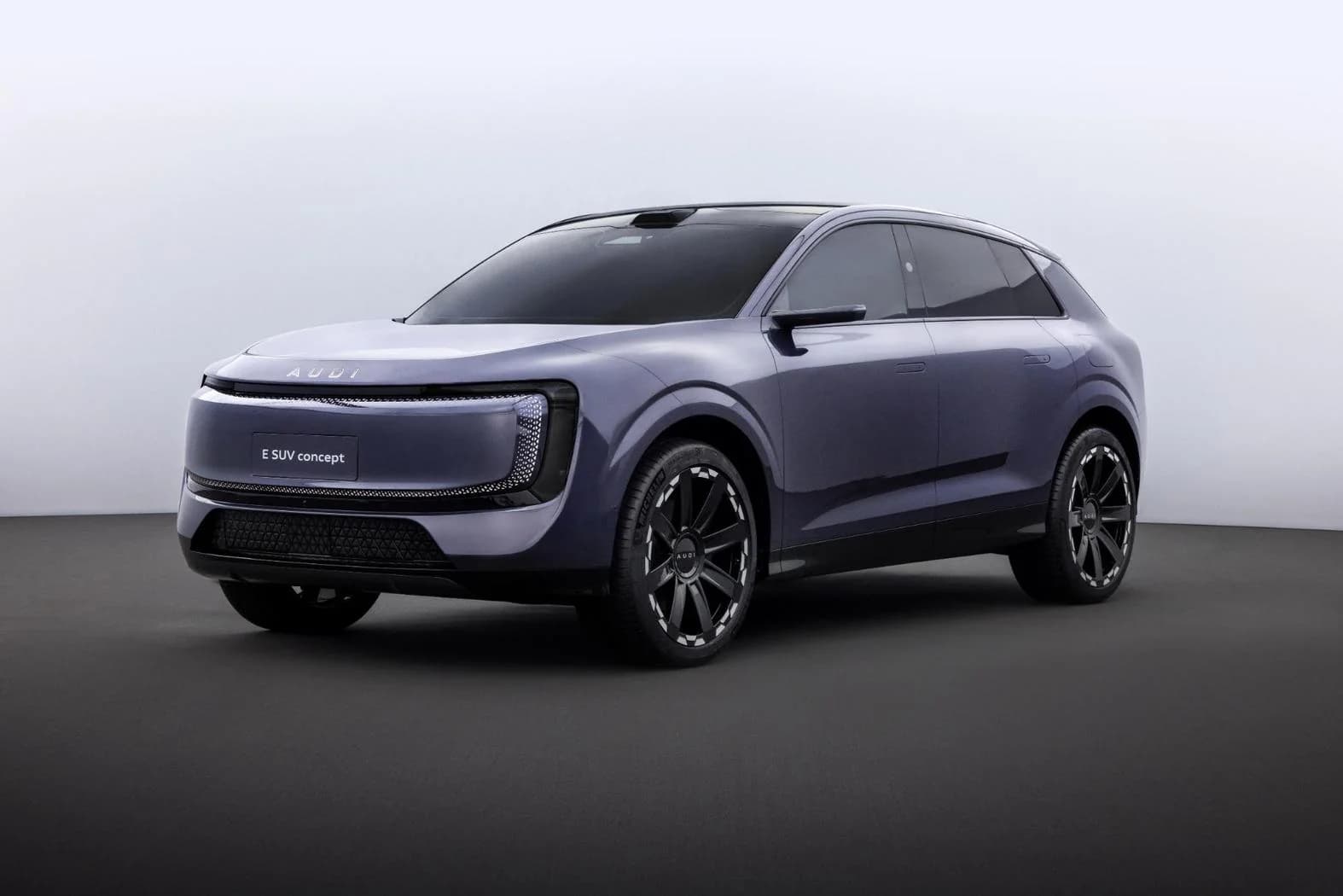 Prezentarea noului model chinezesc de top: AUDI E SUV