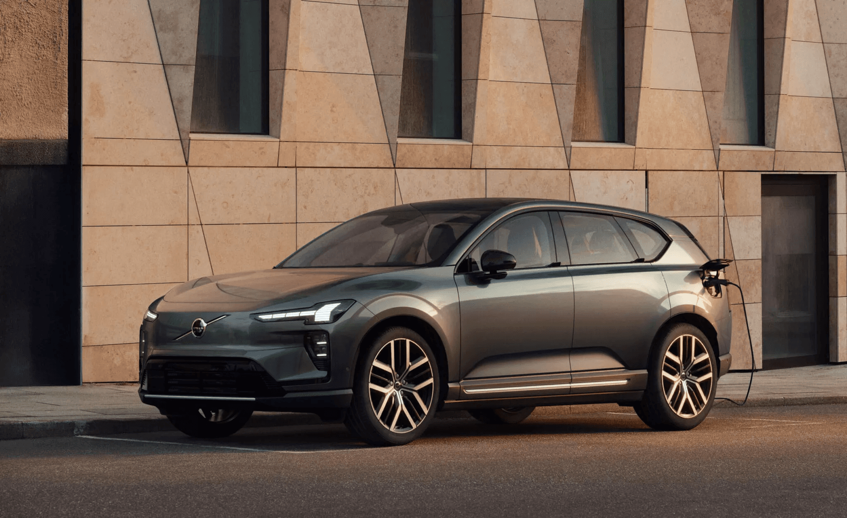 Volvo EX60: 680 CP și autonomie de până la 810 km