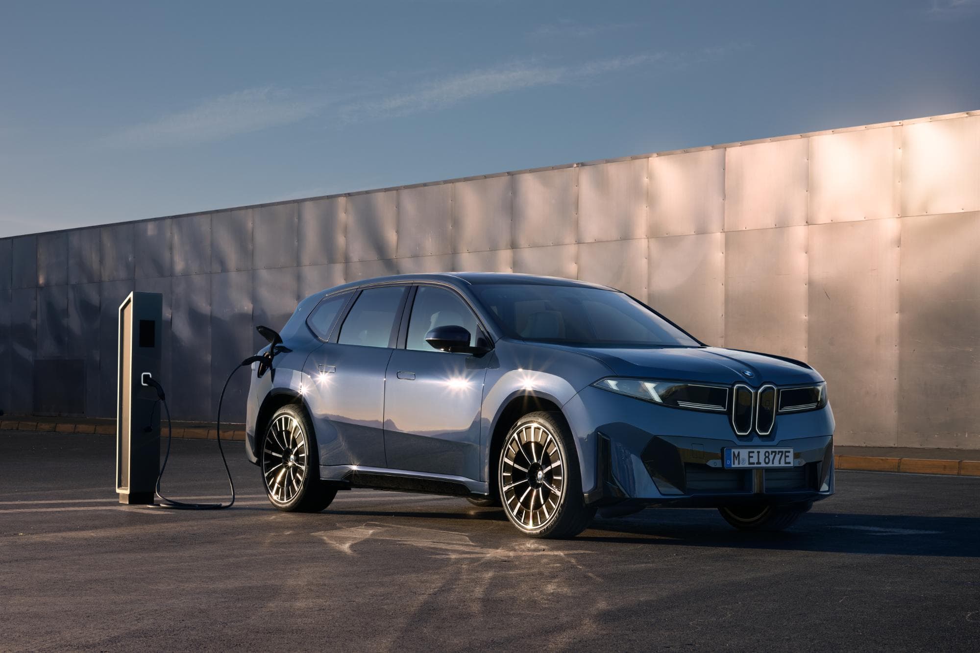 BMW a lansat versiunea de bază iX3 40 cu autonomie extinsă de 635 km
