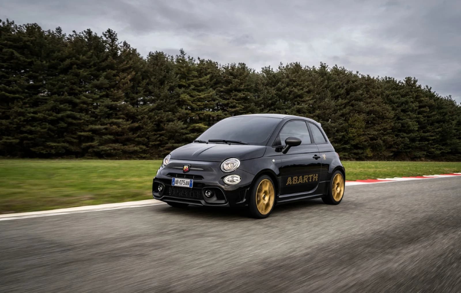 Abarth analizează relansarea modelelor hot hatch cu motoare pe benzină
