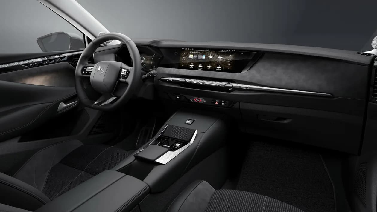 DS No4: O Nouă Provocare pentru VW Golf în Segmentul Hatchback-urilor