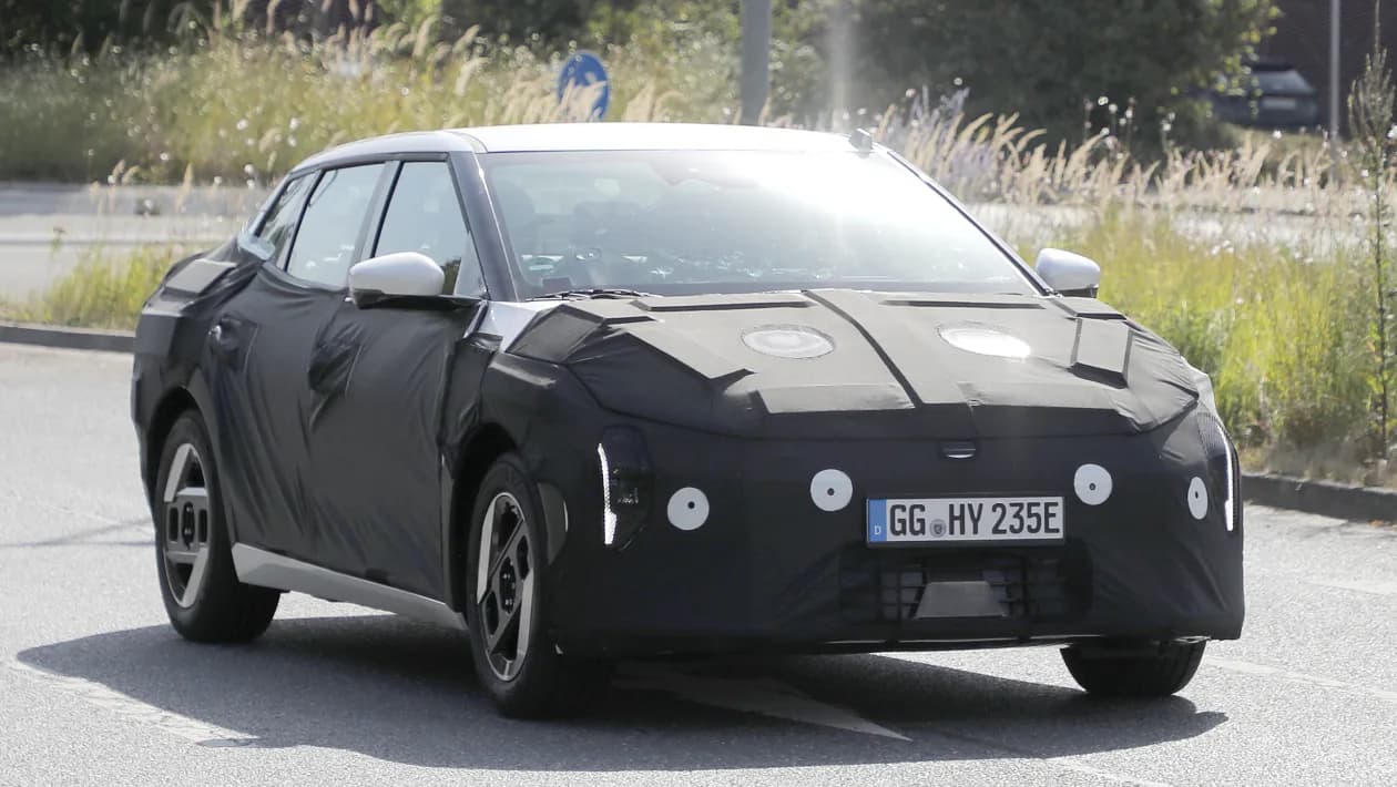 Kia EV4: Un model electric revoluționar cu un design futurist inspirat de conceptul din 2023