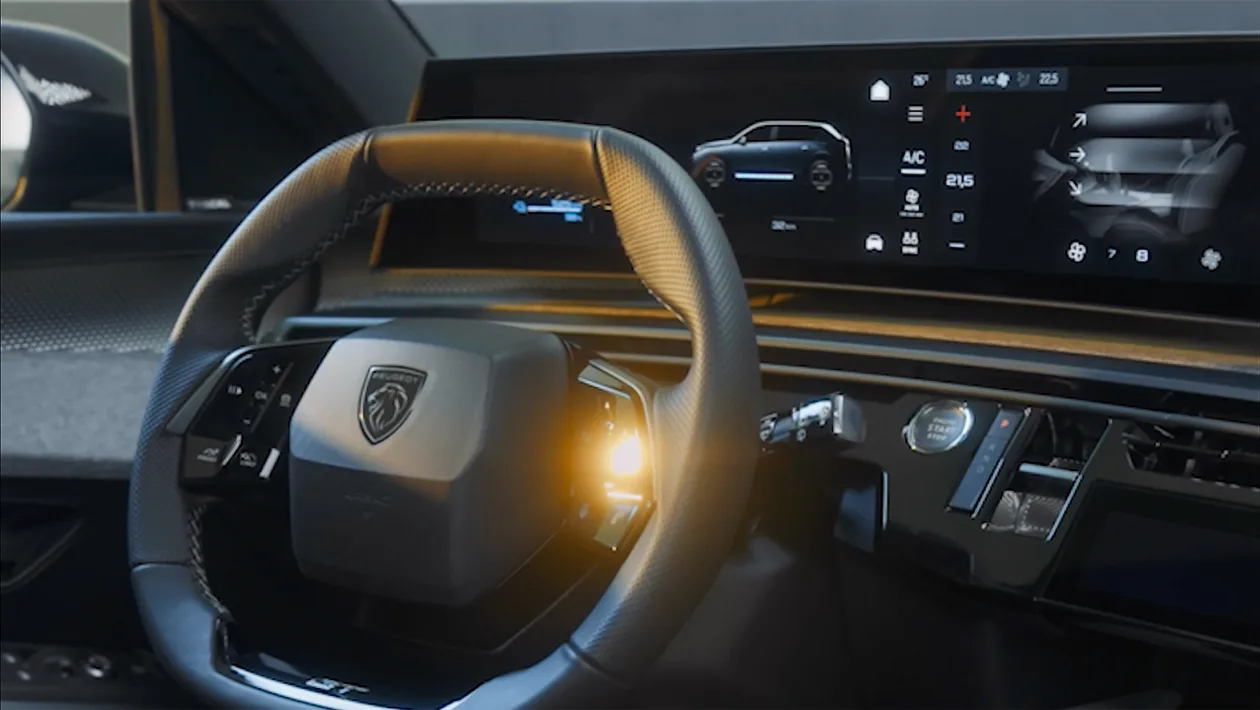 Primele imagini cu noul Peugeot E-5008 dezvăluie un spațiu interior generos și o mulțime de ecrane