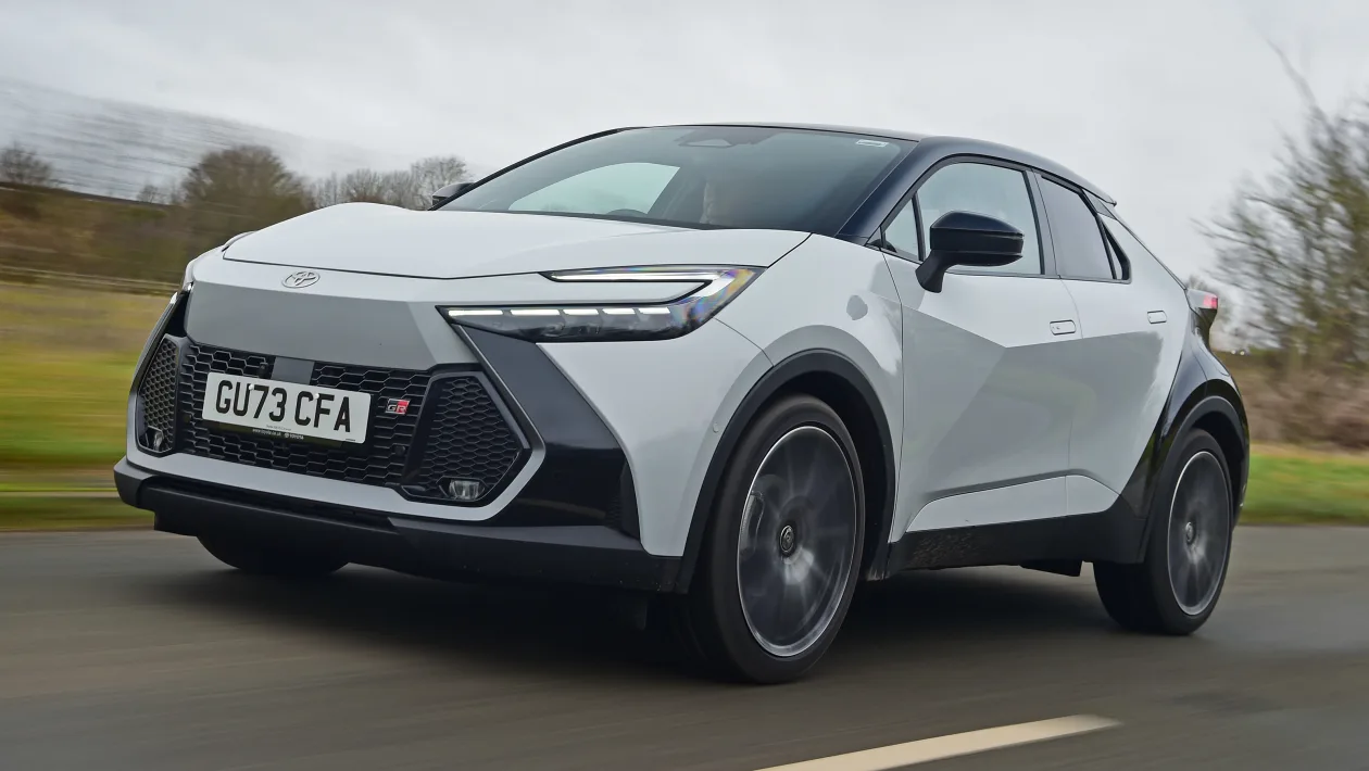 Test drive Toyota C-HR 2024: întoarcerea crossover-ului japonez cu un nou stil funky