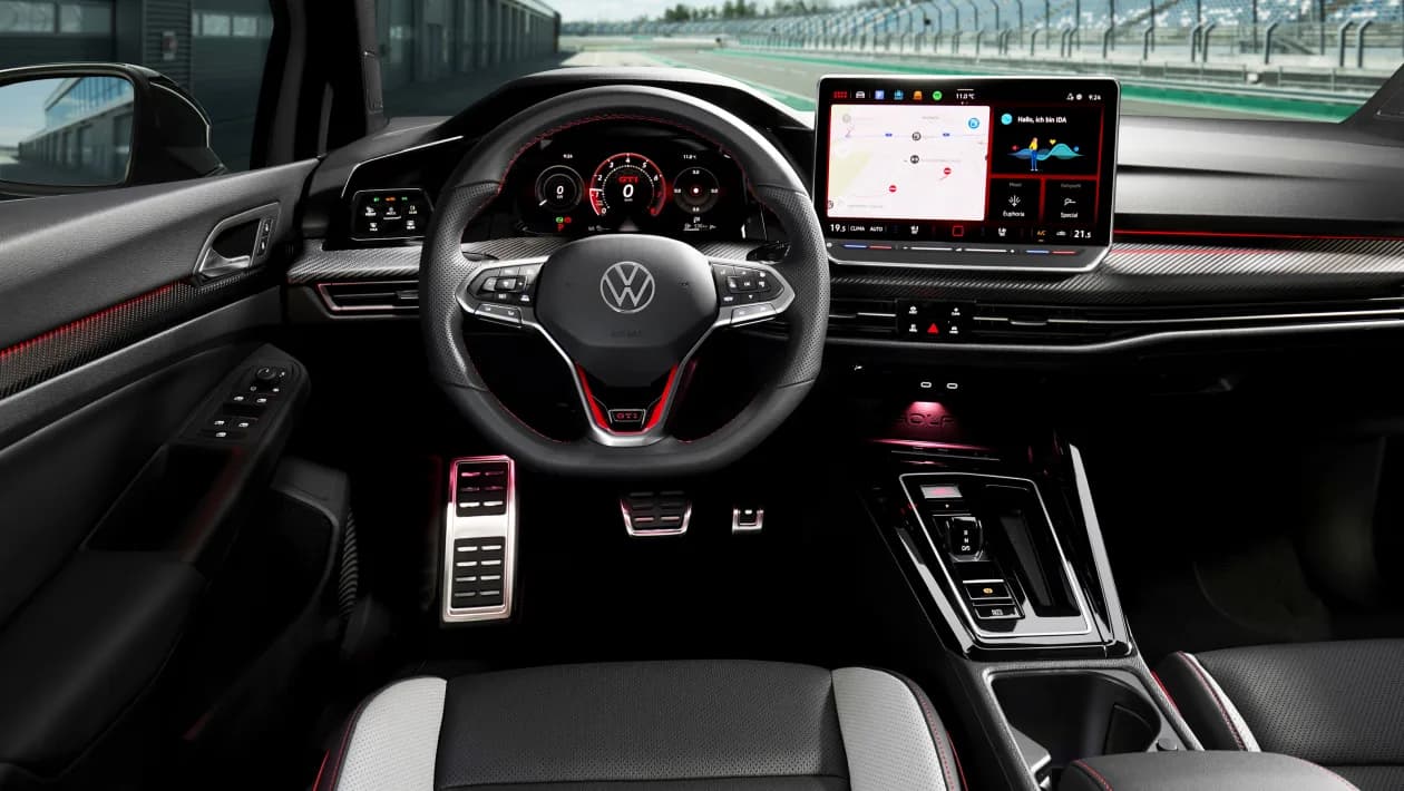 Volkswagen sărbătorește 50 de ani de la lansarea modelului Golf printr-o ediție specială: Golf GTI Clubsport