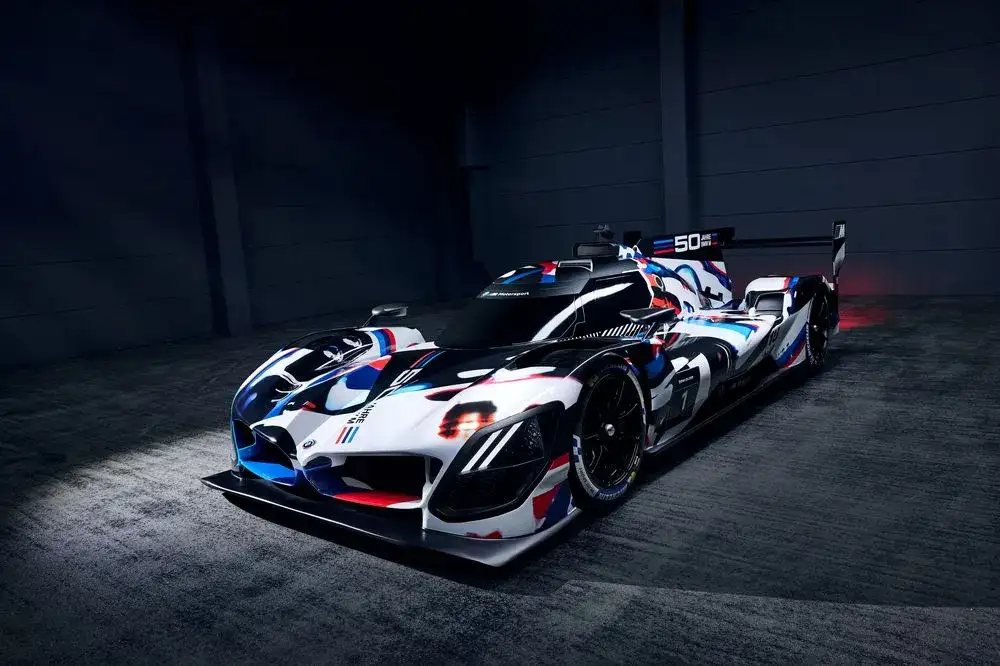 BMW M Motorsport a prezentat la Los Angeles noul BMW M Hybrid V8 cu care va concura în clasa GTP