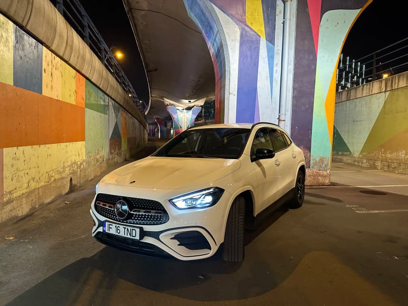 Test Drive Mercedes GLA 250e: SUV-ul hibrid perfect pentru oraș