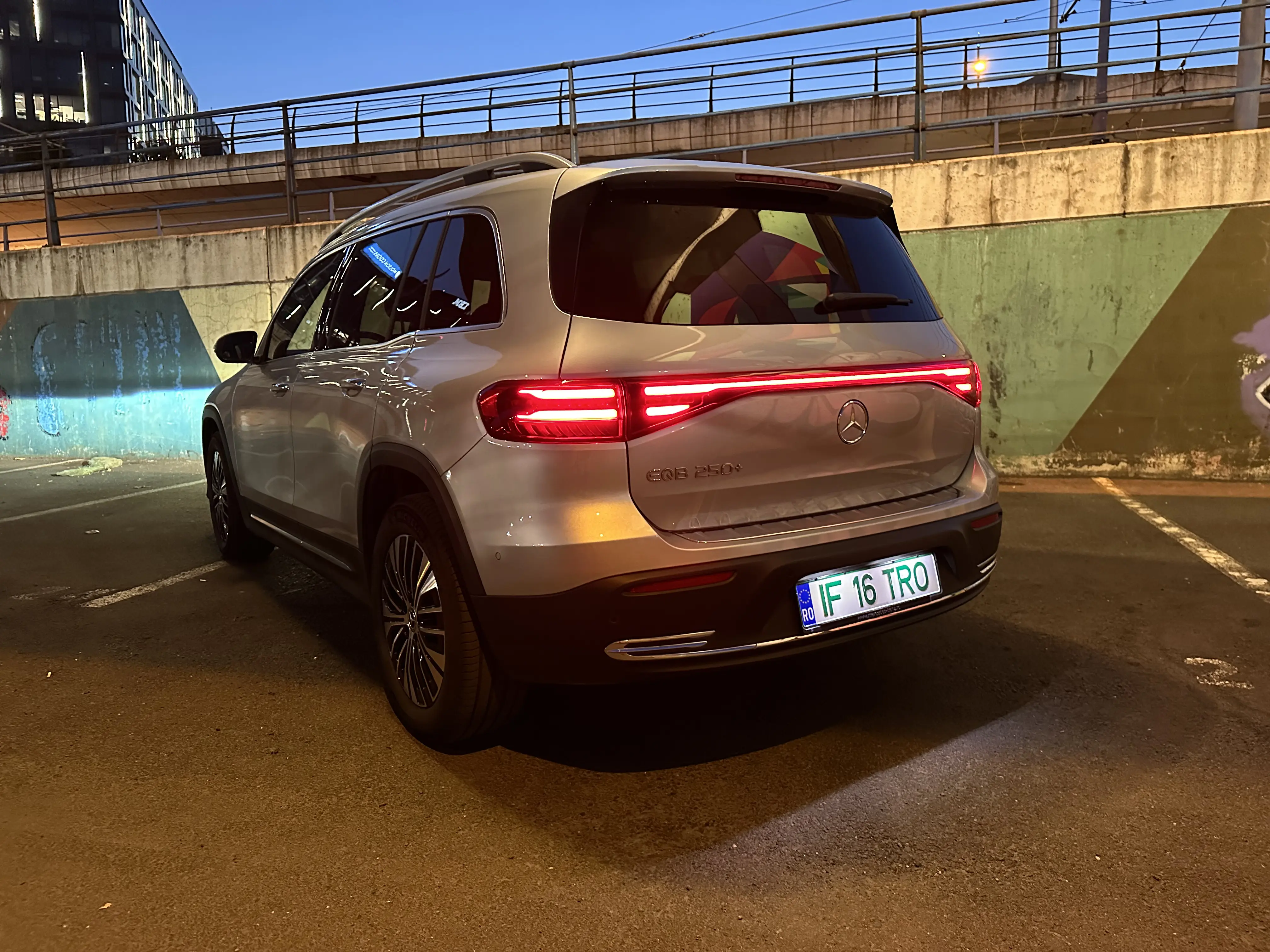 Test drive Mercedes EQB 2025: Autonomie reală și consum în oraș vs autostradă