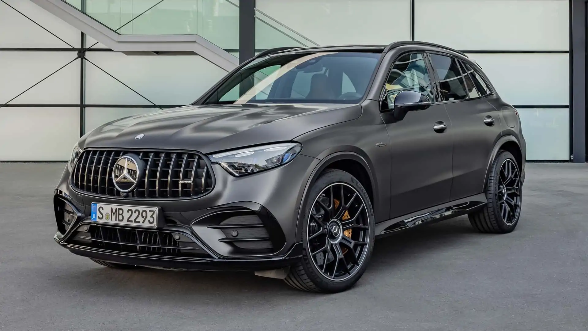 Noile modele Mercedes-Benz GLC AMG debutează cu o putere de până la 671 CP