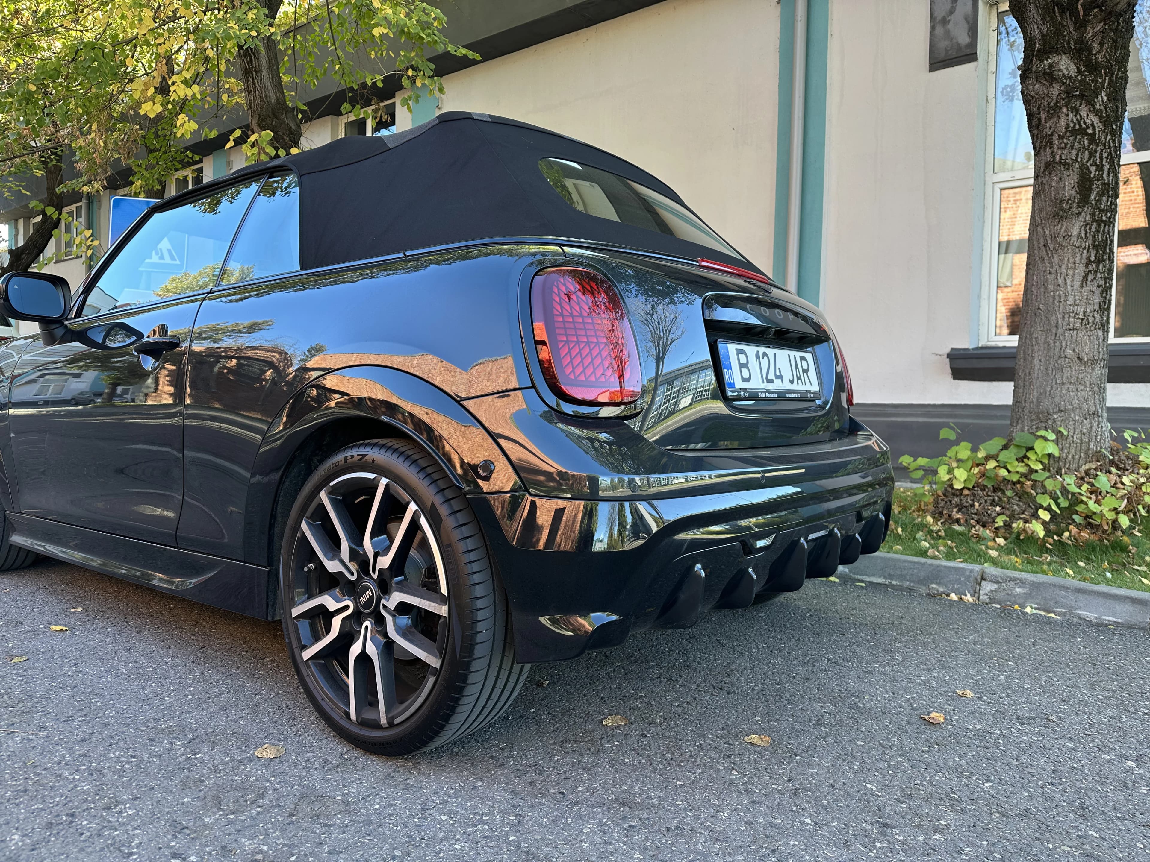 'Test drive Mini Cooper Cabrio 2025: Surprizele ascunse ale decapotabilei premium