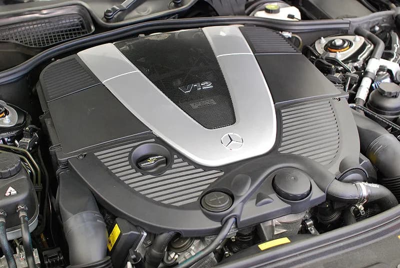 Mercedes își păstrează motoarele V8 și V12: O analiză detaliată a strategiei de transformare