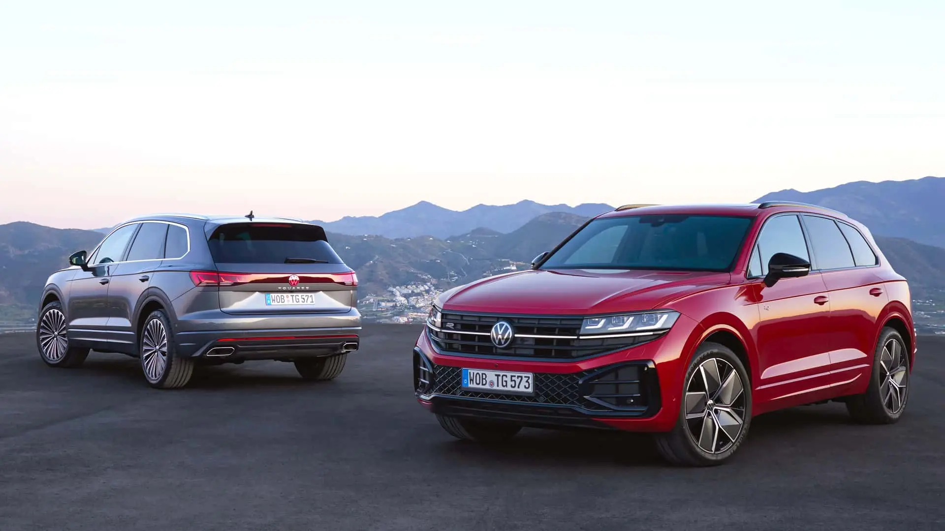 Volkswagen Touareg 2024 facelift a fost dezvăluit cu bare luminoase și motorizare V6