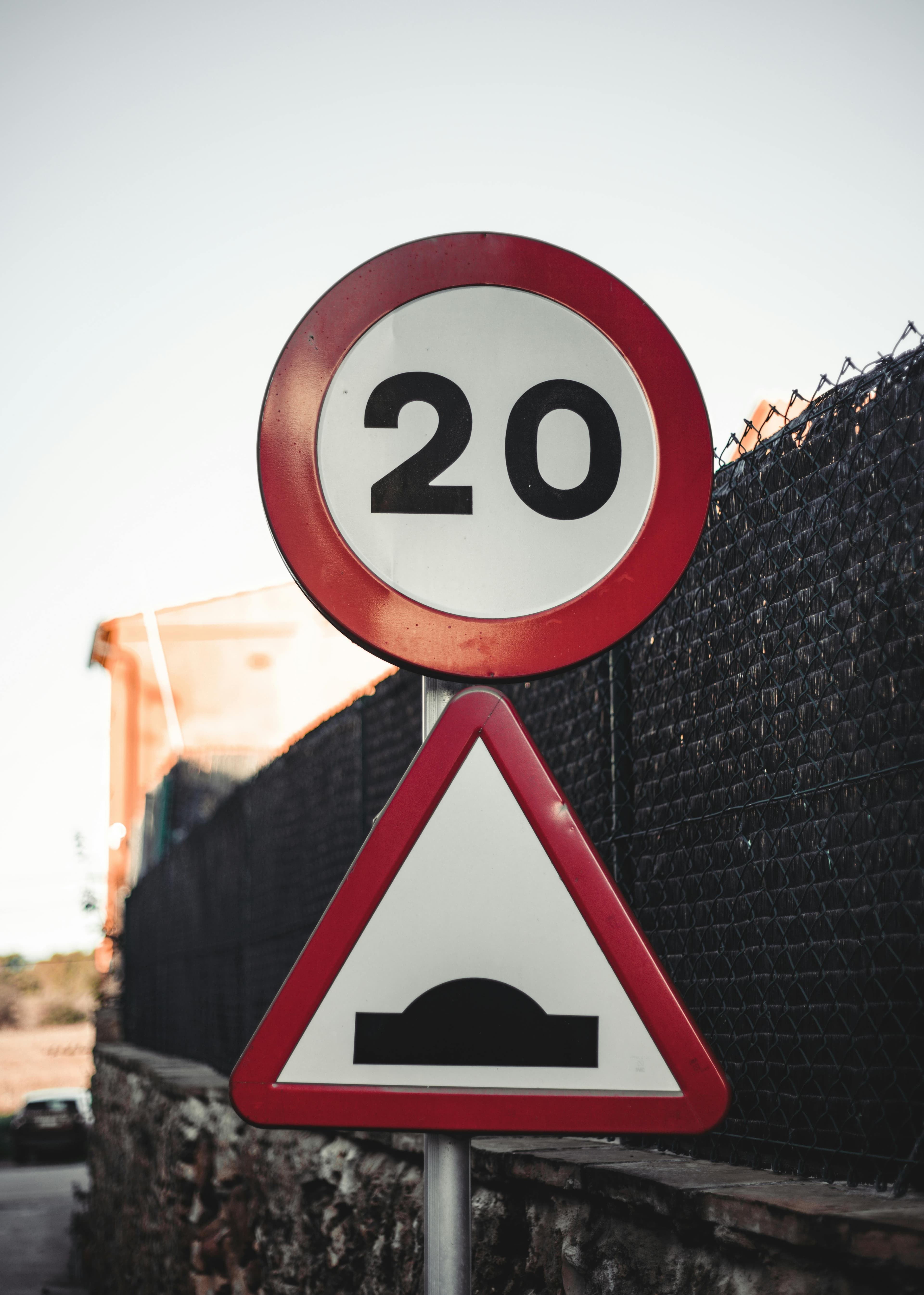 Șoferii pot depăși limita de viteză cu până la 10 km/h fără amendă!