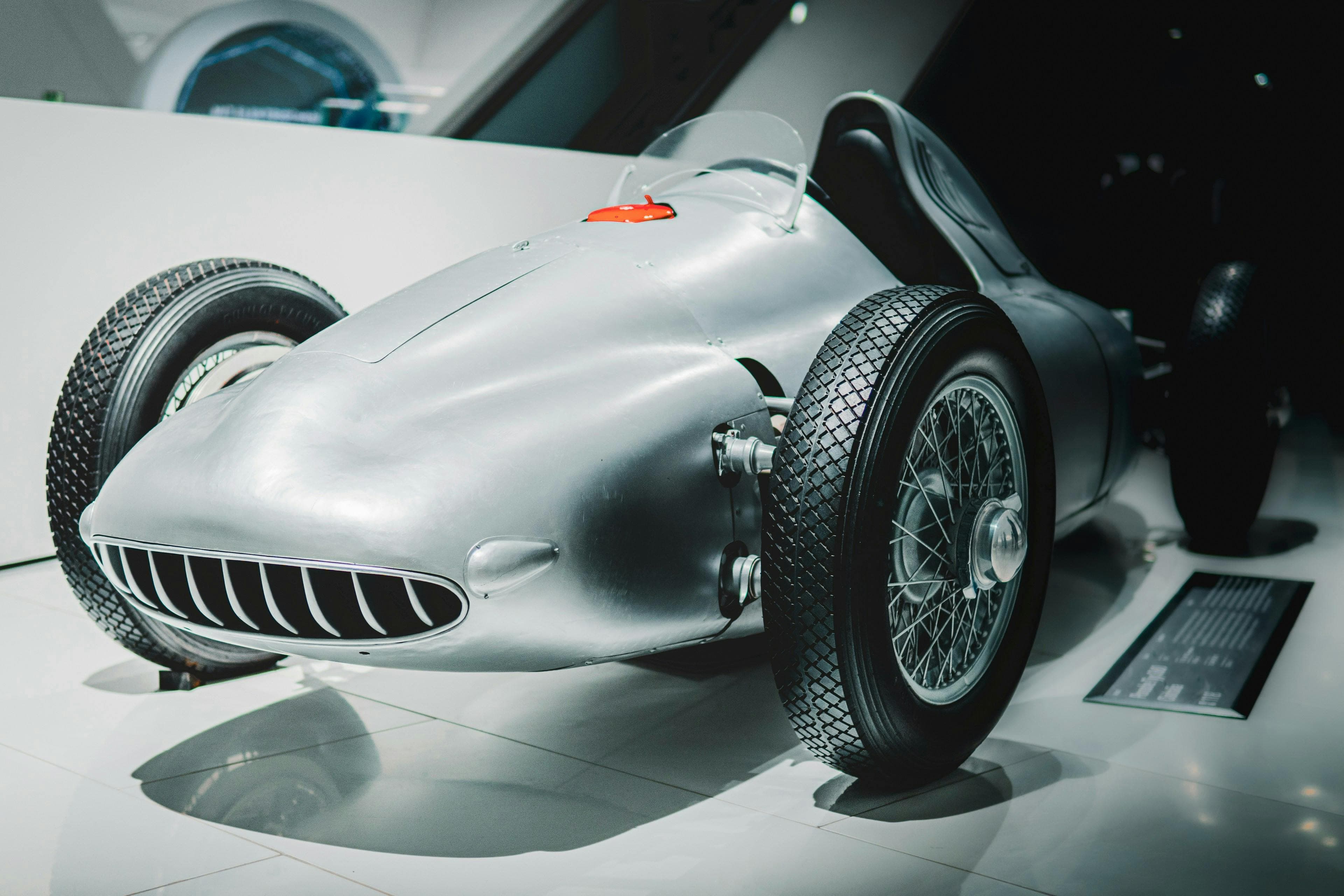 Porsche: Inovațiile rapide ale mărcilor chineze te lasă fără suflare