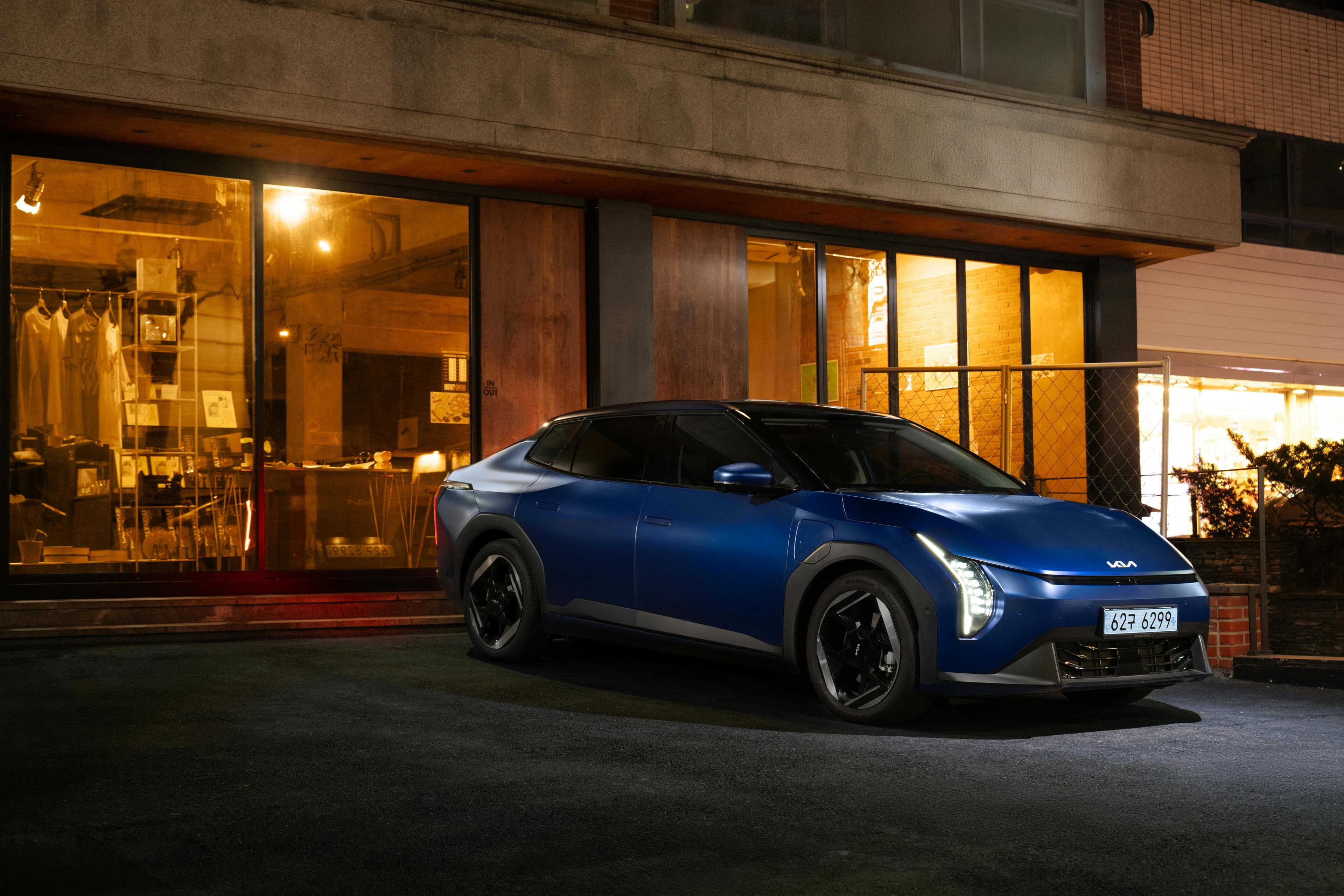 Merită să treci la o mașină electrică în România în 2026? Costuri, autonomie și realitatea de zi cu zi