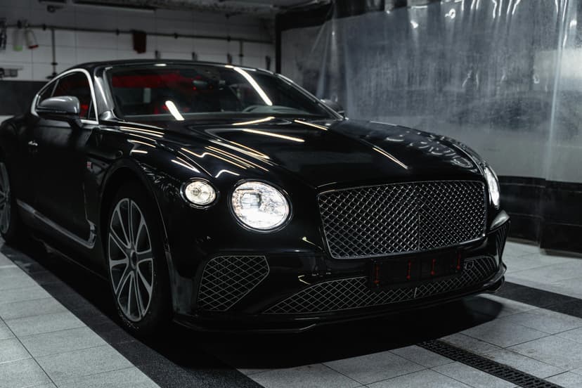 Un Bentley din lemn scos la vânzare pe eBay pentru aproape 100.000 de dolari atrage atenția colecționarilor de artă auto