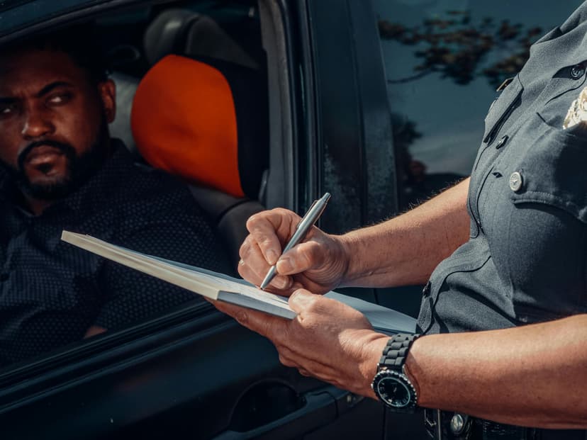 Cele Mai Uzuale 10 Motive pentru Suspendarea Permisului Auto, Unele Controversat de Bănale