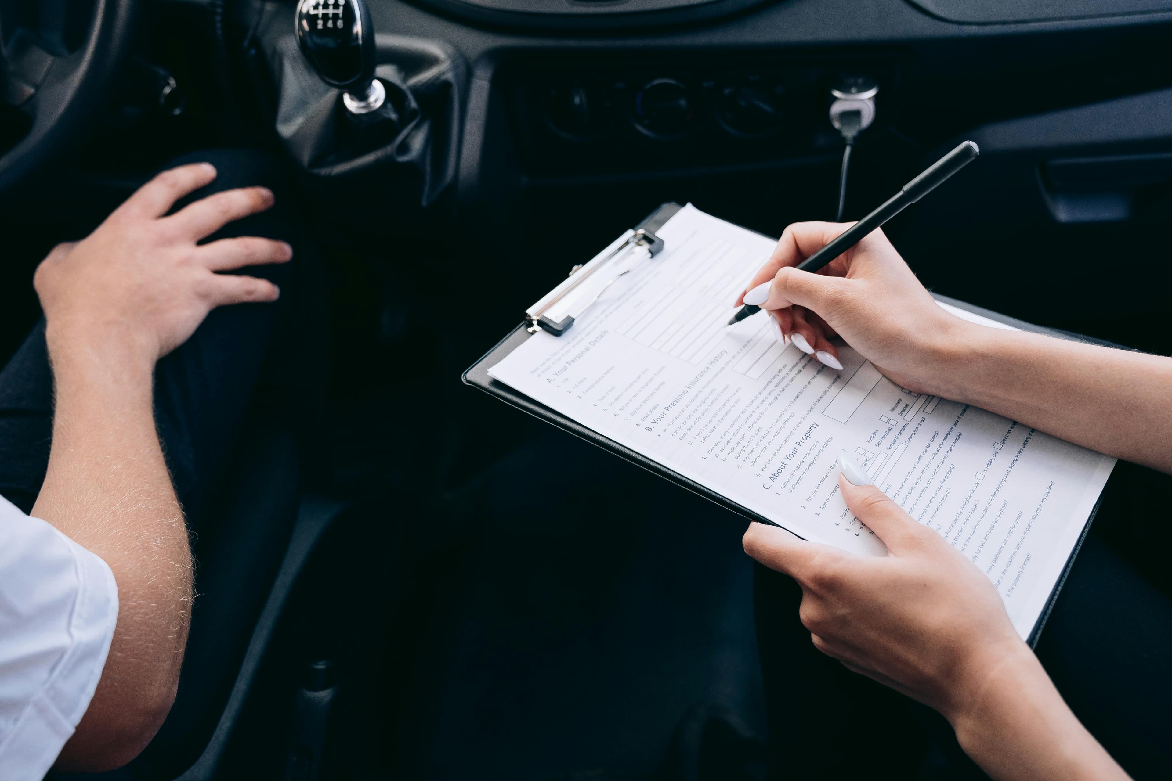 Cerere record pentru mașinile second-hand în România în 2025, în timp ce vânzările de autoturisme noi continuă să scadă