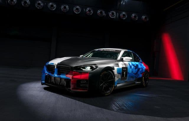  Descoperă Noul BMW M2 Racing: Monstrul de Competiție cu Motor Turbo de 313 CP și Inovații Tehnice Surprinzătoare!