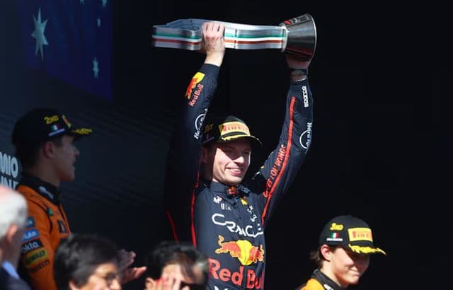 McLaren obține un nou podium dublu în sezonul celebrării celor 75 de ani de Formula 1 în Europa!