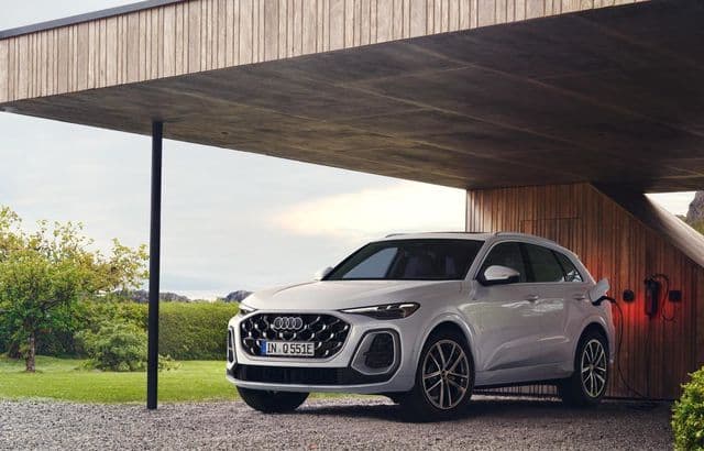 Audi Q5, acum în România cu motorizări hibride plug-in și variante de 299 și 367 CP. Configurați noul SUV pentru performanță eco!