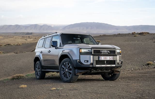 Land Cruiser cu motor diesel de 2.8 litri disponibil în Europa cu performanțe remarcabile și eficiență sporită.