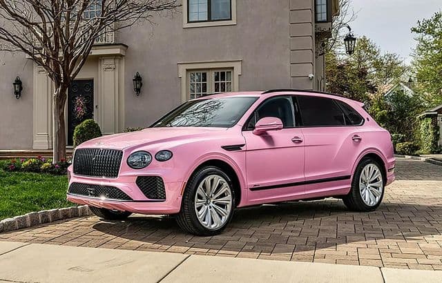 Ediție Roz Candy a lui Bentley Bentayga, personalizată la cererea unui client special