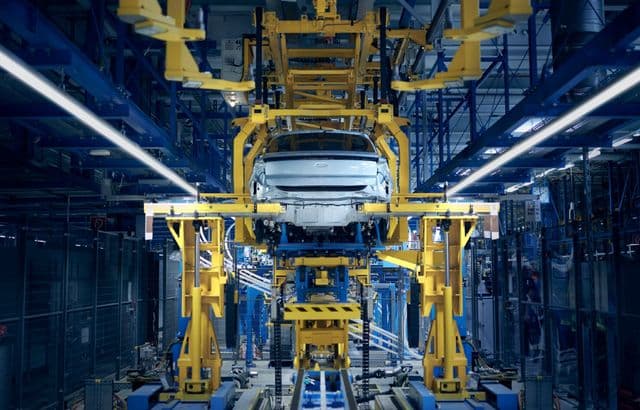 Ford lansează un plan de concedieri voluntare la uzina din Koln, Germania, ca măsură de adaptare la cererea scăzută pentru vehicule electrice.