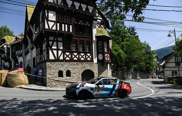 BMW i4 Racing este câștigător în cursele de viteză cu un model electric inovator