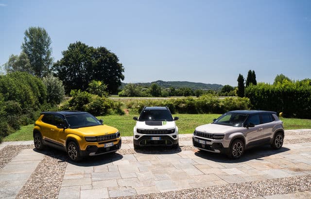 200.000 de comenzi în doar doi ani pentru Jeep Avenger! Descoperă și edițiile speciale oferite clienților.