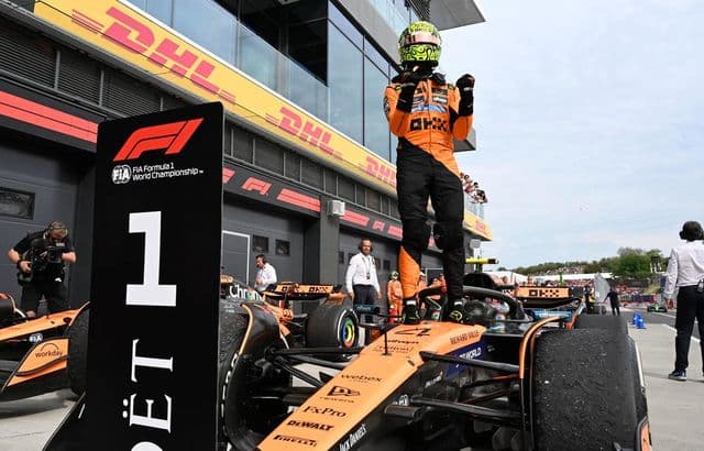 Lando Norris triumfă pe Hungaroring, alături de Piastri și Russell pe podiumul etapei de dinaintea pauzei de vară