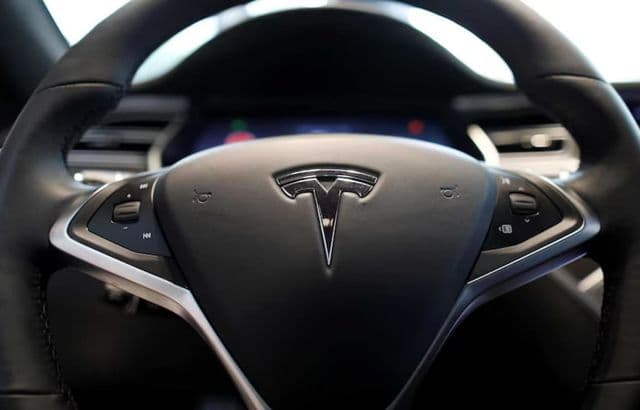 Amenzi de milioane de dolari pentru daune compensatorii și punitive pentru Tesla