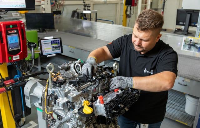 Drumul complex al noului motor românesc înainte de a ajunge sub capotă