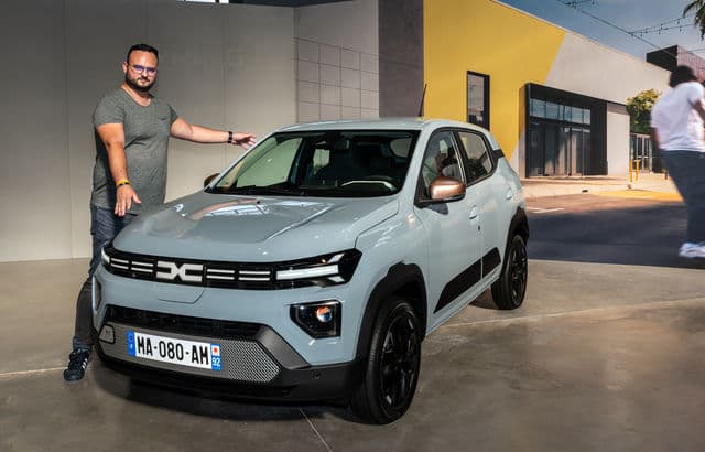 Dacia Spring primește un facelift cu baterie nouă și motor de 100 CP.