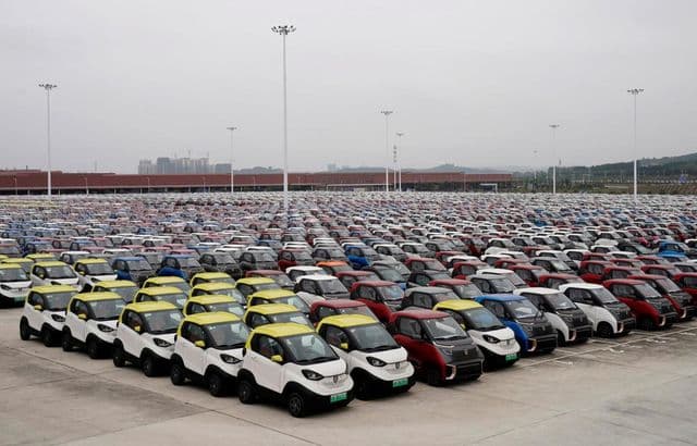 China restricționează subvențiile pentru vehiculele electrice.