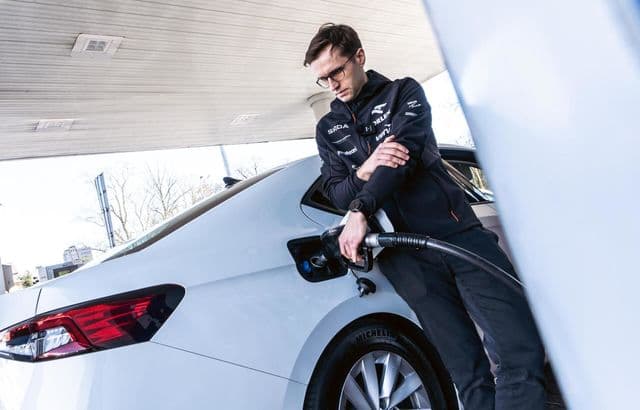 Skoda Superb 2.0 TDI: 2.831 km cu un singur plin de combustibil