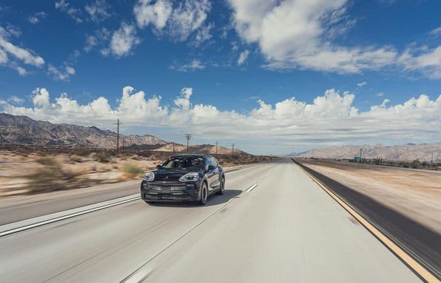 Autonomie impresionantă de 600 km pentru noul Porsche Cayenne electric