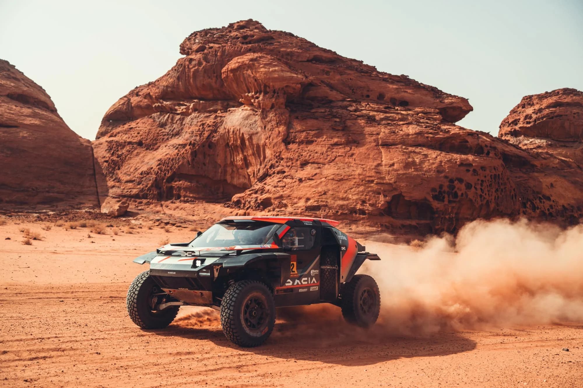 Dacia conduce clasamentul după a doua probă specială la Dakar – o premieră istorică