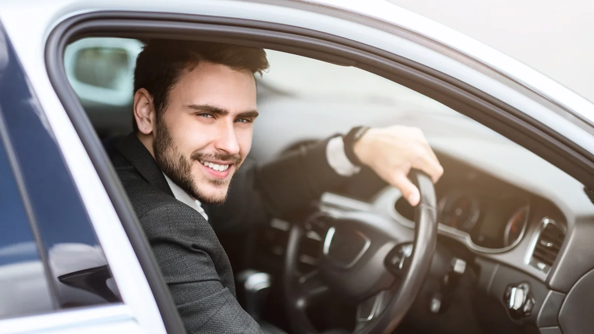 Rent a car în București fără garanție: Libertate fără angajament financiar