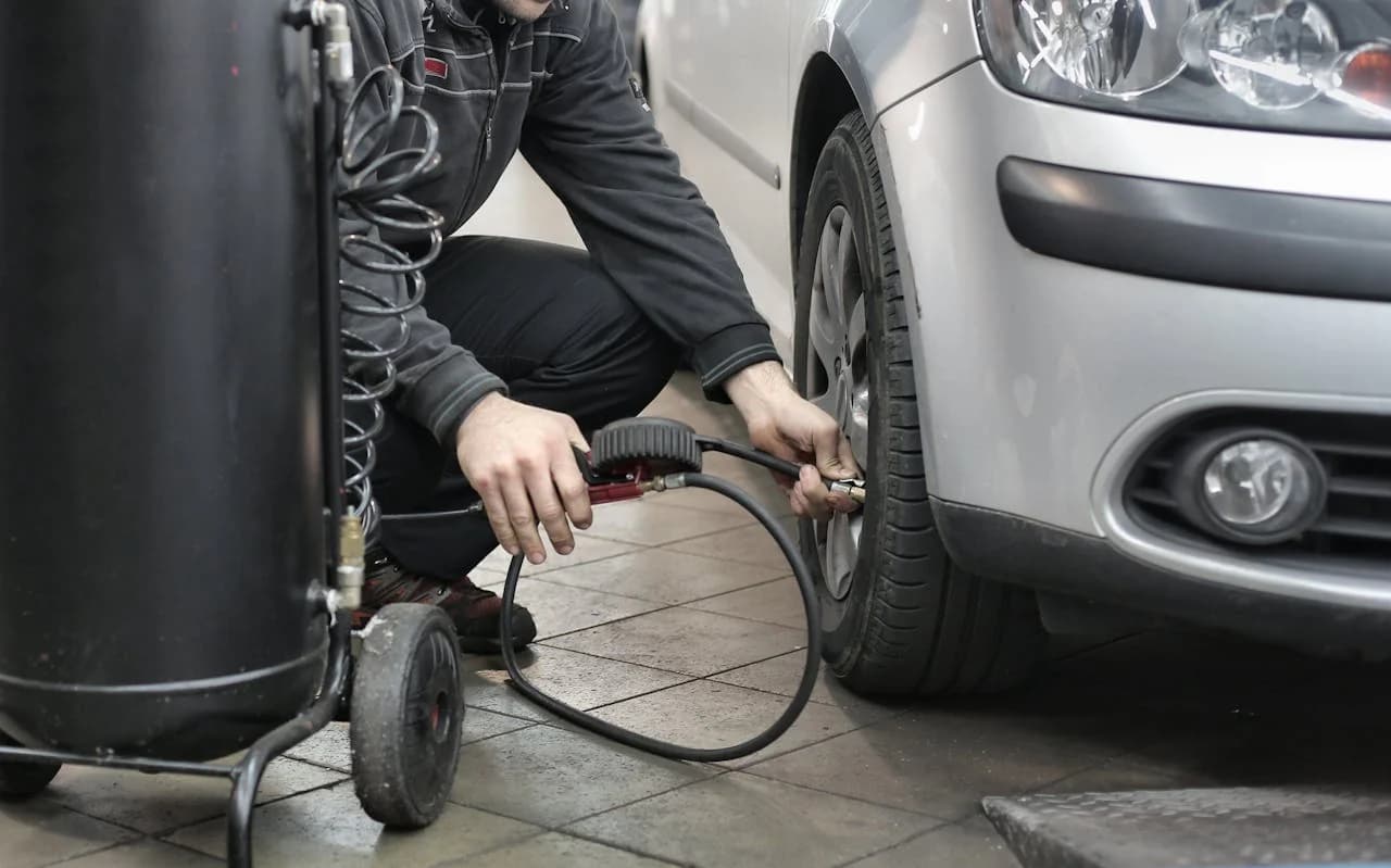 Anvelope noi versus second hand: alege informat