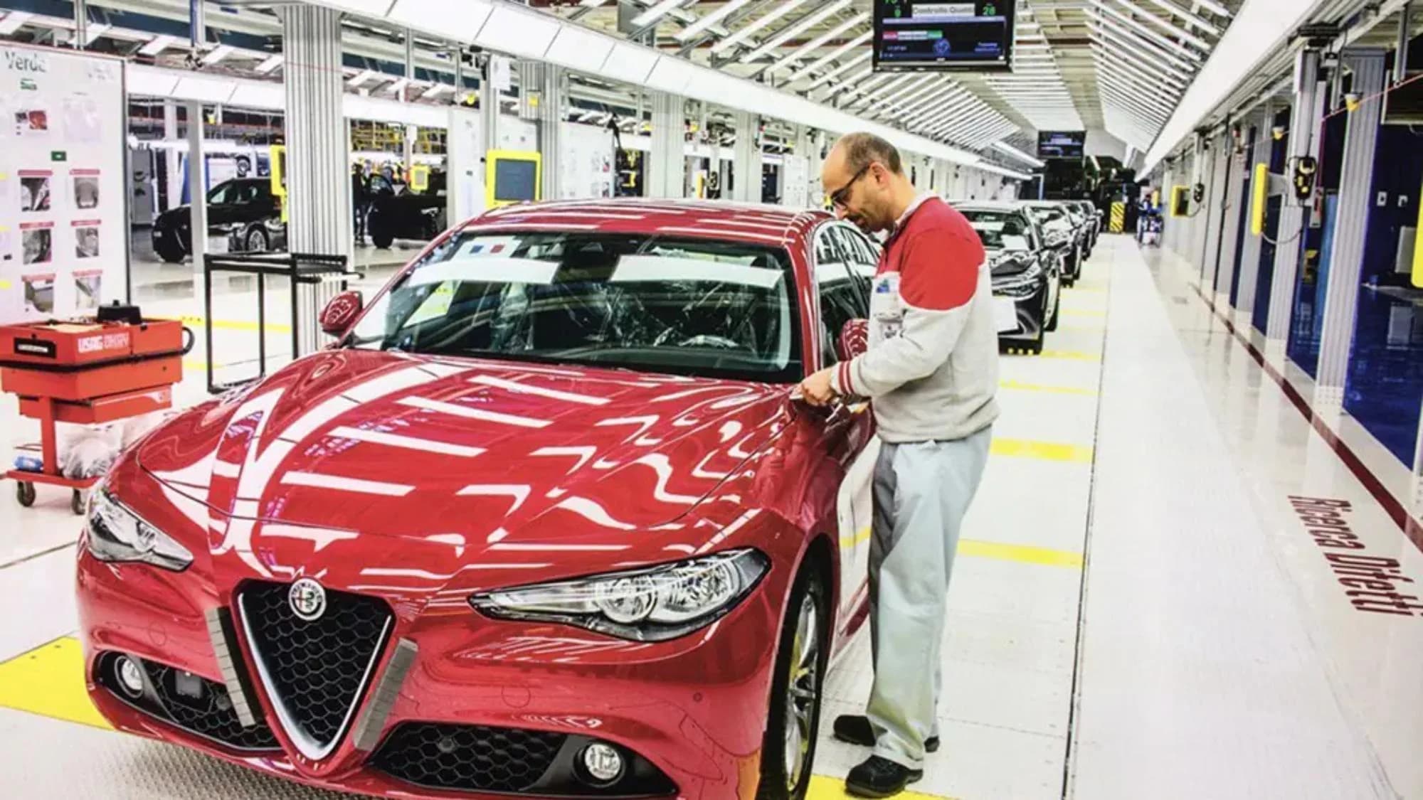 Stellantis suspendă temporar producția Alfa Romeo și Maserati la fabrica din Cassino