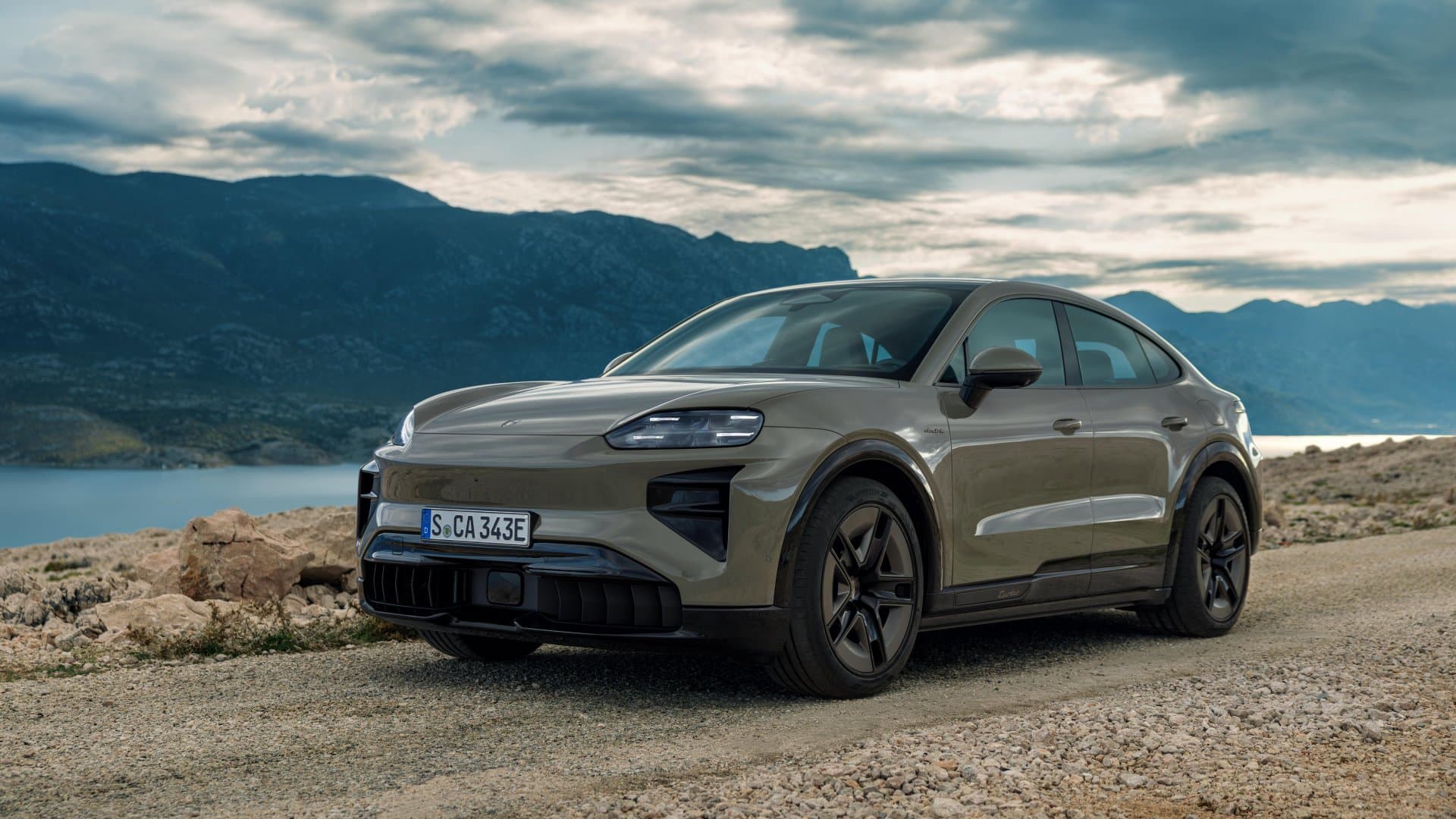 Putere de 1.156 CP și autonomie de până la 809 km pentru noul Porsche Cayenne Coupe electric