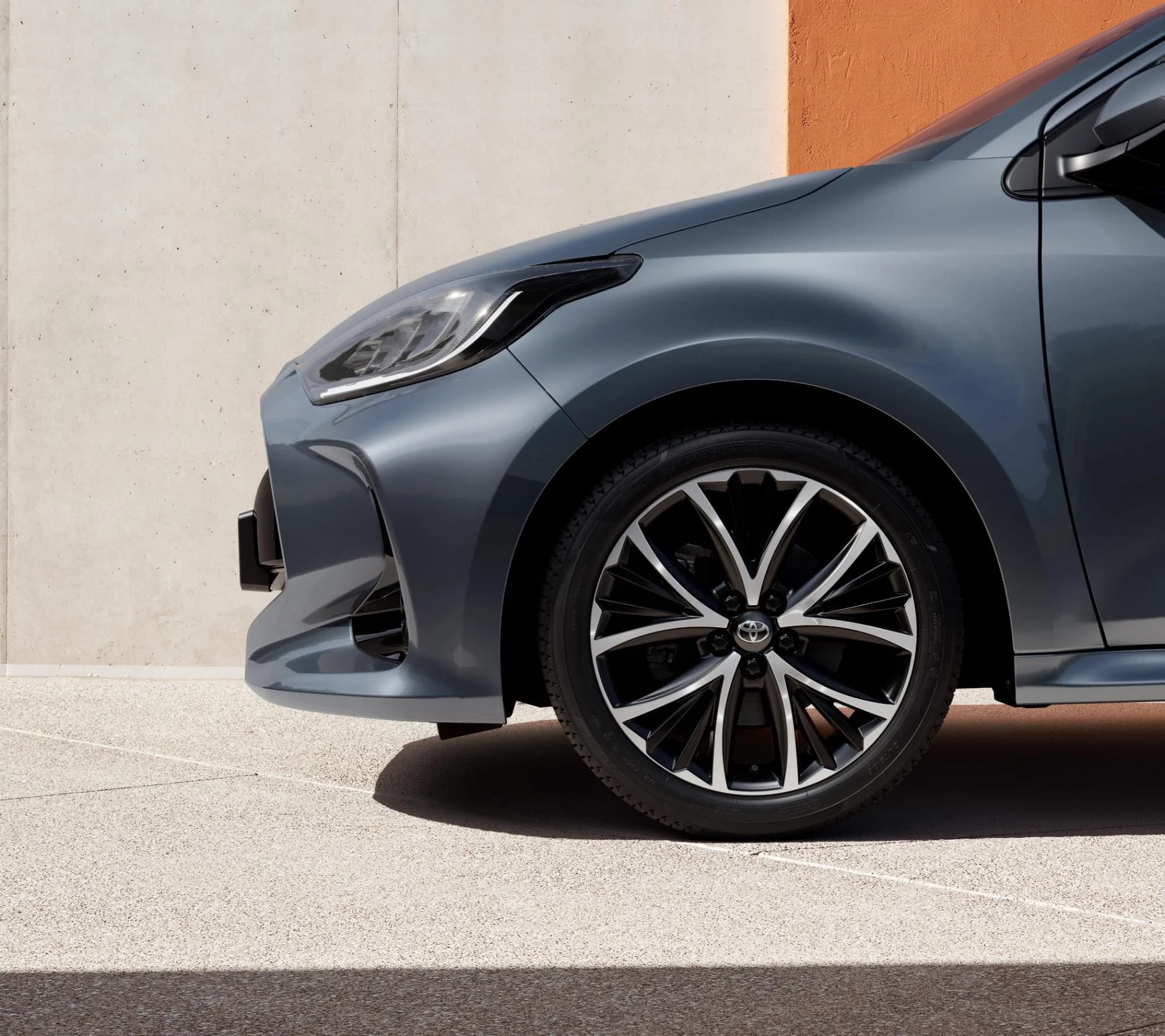 Toyota Yaris primește jante standard mai mari și o nouă culoare atrăgătoare