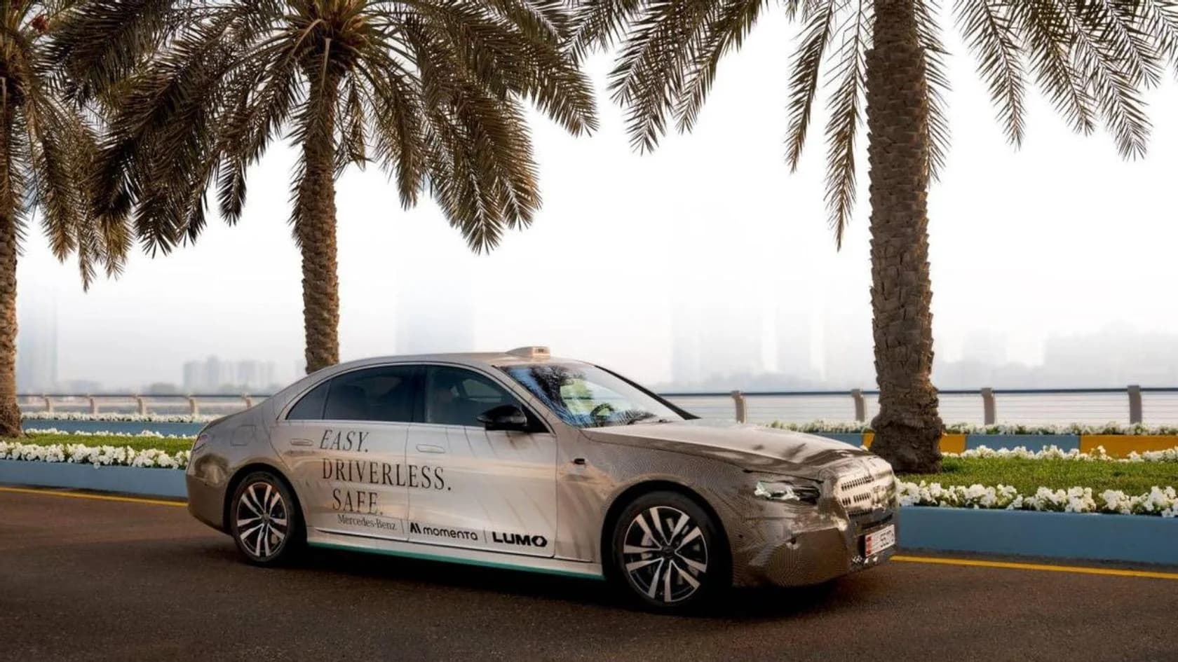 Mercedes-Benz introduce servicii robotaxi inovatoare