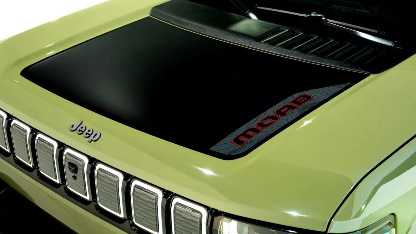 Jeep obține brevet pentru troliu integrat în frunk-ul modelelor electrice