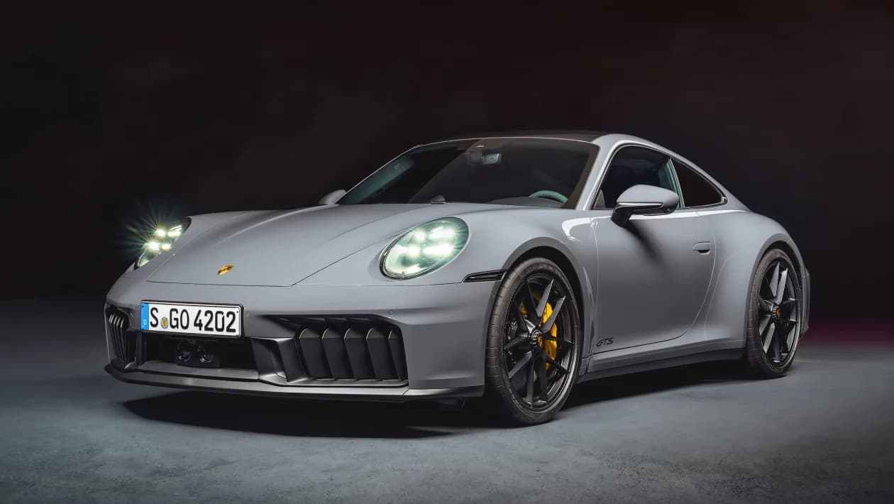 Porsche își conturează strategia 2035: mai puține derivate și accent pe hibrid, termic și electric