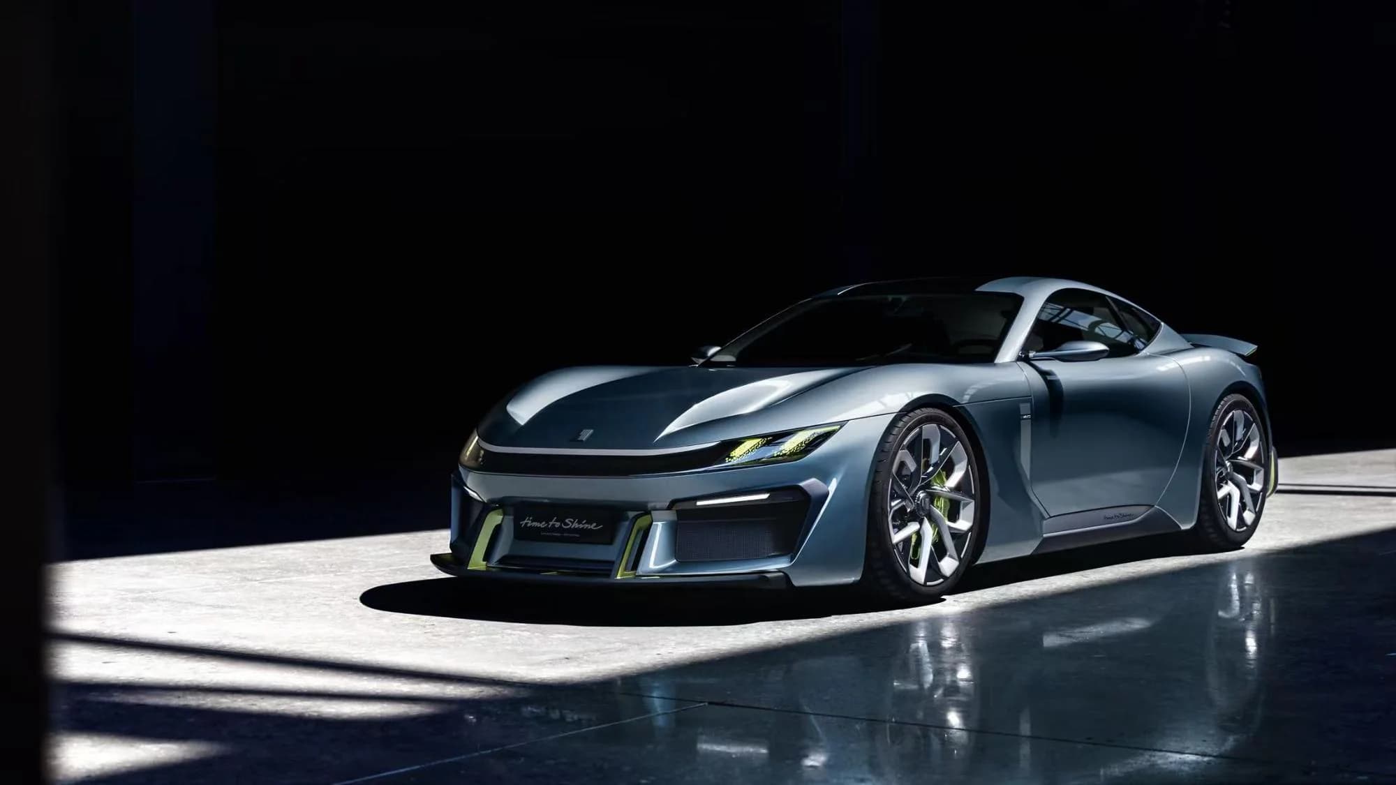 accelerație 0-100 km/h în doar 2 secunde